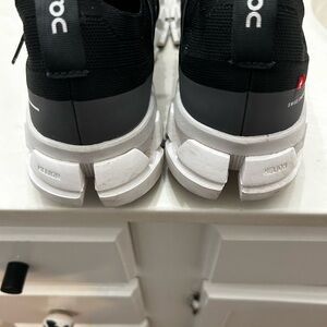 Women's on cloud swift tennis shoes